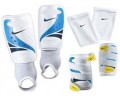 Nike Chraniče First2 Fit Shield